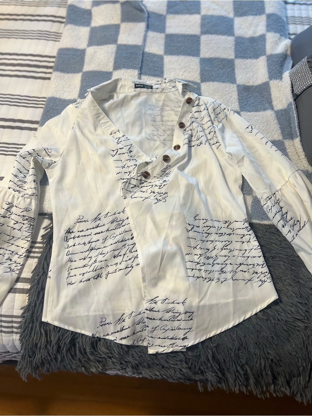 SHEIN White Script-Print V-Neck Button Blouse